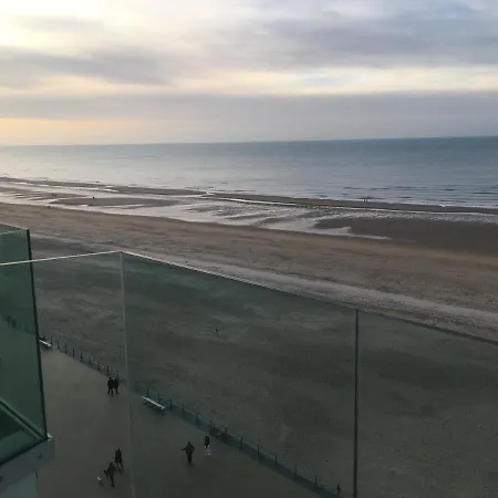 Prachtige Met Frontaal Zeezicht En Terras 4 Pers. Appartement