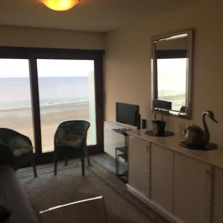 Prachtige Met Frontaal Zeezicht En Terras 4 Pers. Appartement
