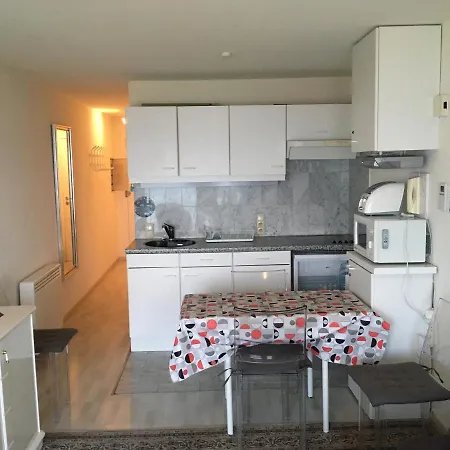 Prachtige Met Frontaal Zeezicht En Terras 4 Pers. Ostende