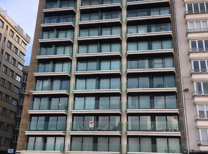 Prachtige Met Frontaal Zeezicht En Terras 4 Pers. Appartement Oostende